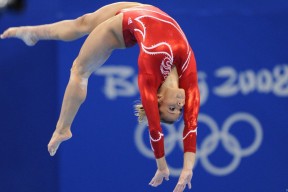 九游官网首页-中国足球队伍国际比赛经验持续积累，战绩逐步提升，中国国家足球队的比赛